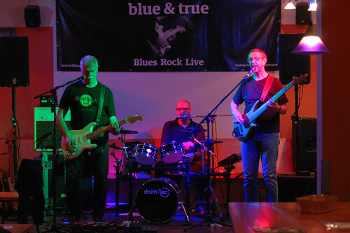 260725 Musik auf Piazza Blu True